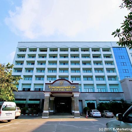 Grand Park Hotel Nakhon Si Thammarat Extérieur photo