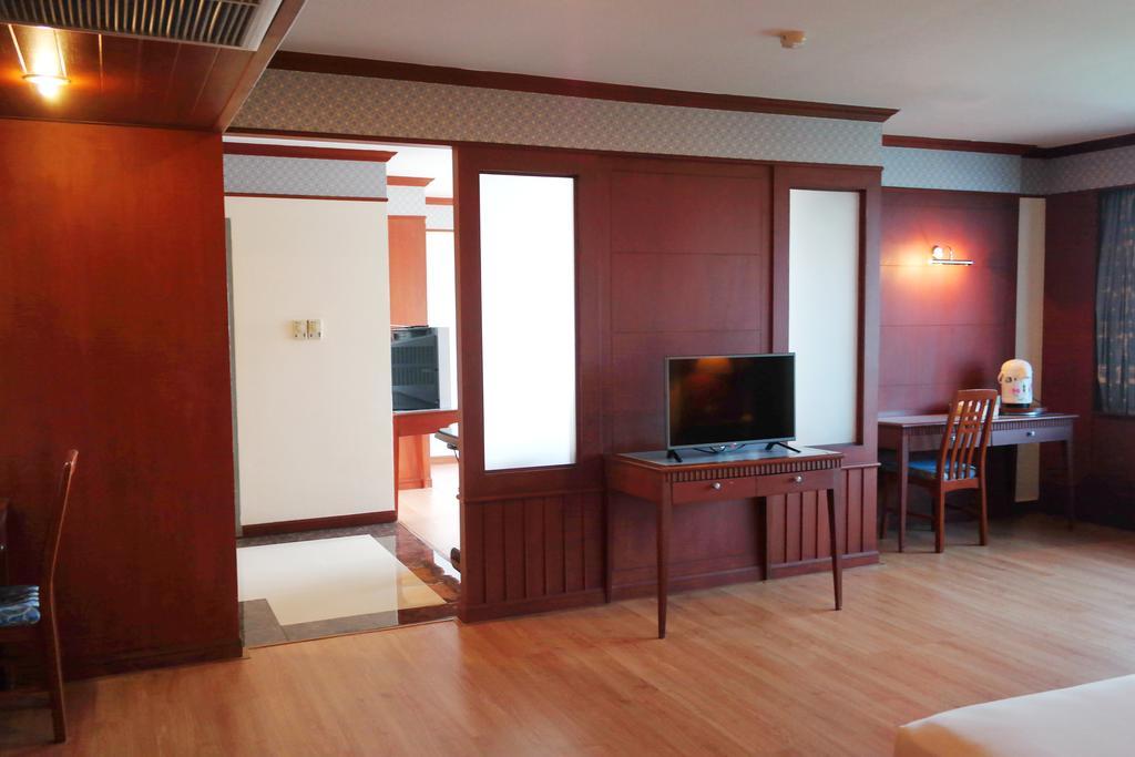 Grand Park Hotel Nakhon Si Thammarat Extérieur photo
