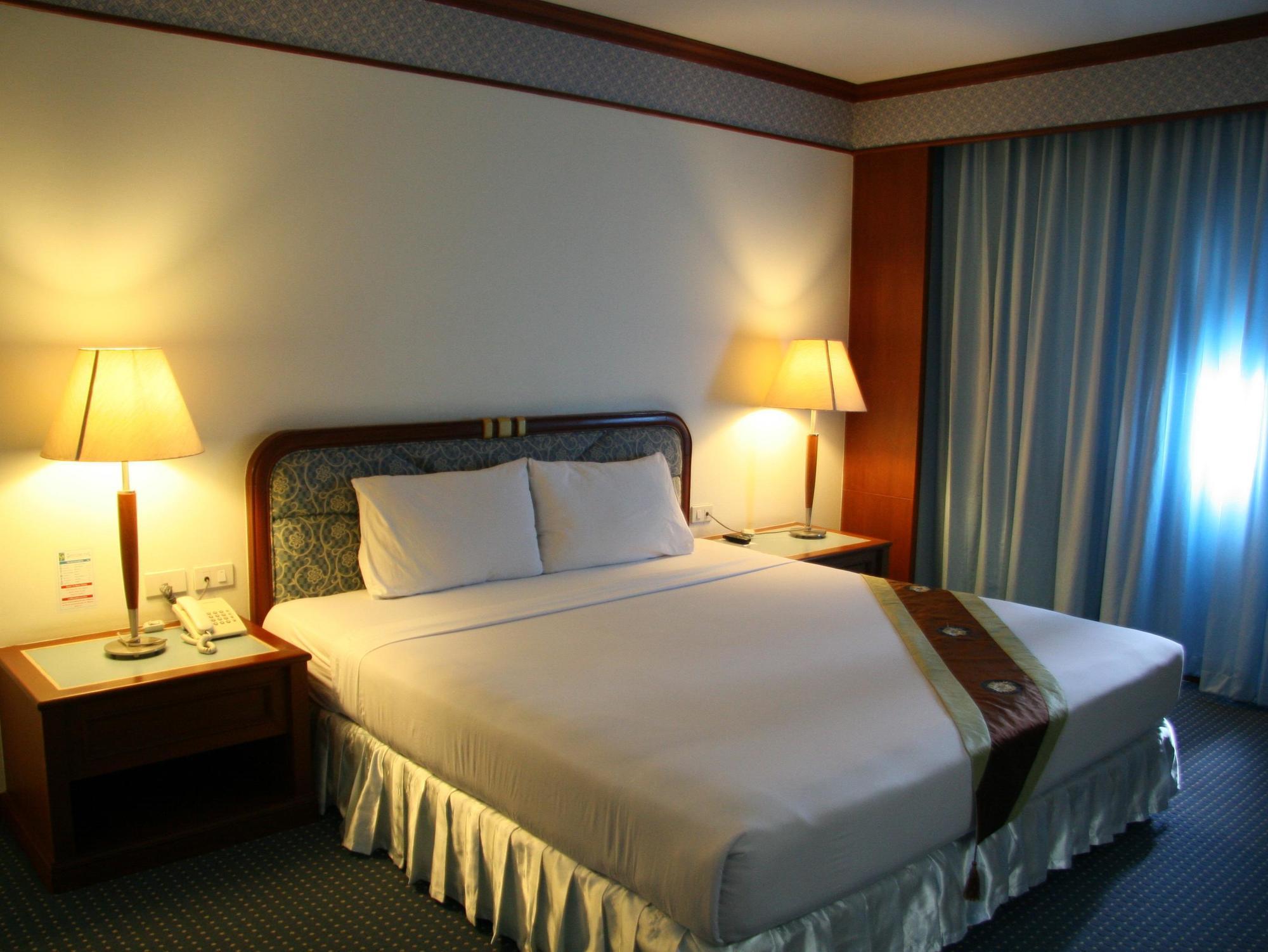Grand Park Hotel Nakhon Si Thammarat Extérieur photo