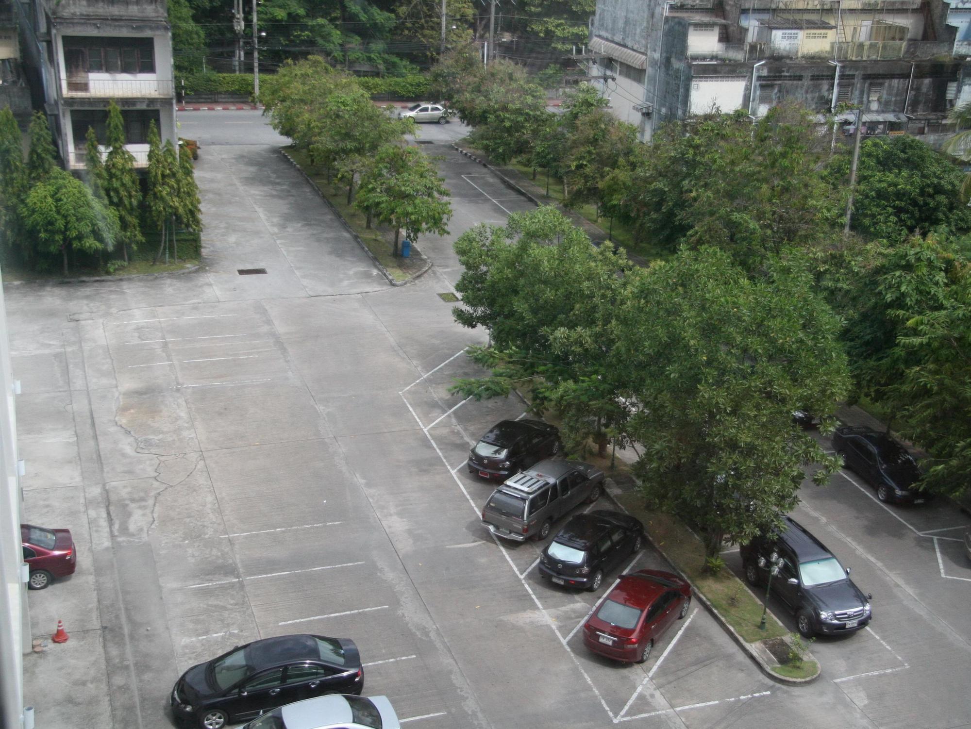 Grand Park Hotel Nakhon Si Thammarat Extérieur photo