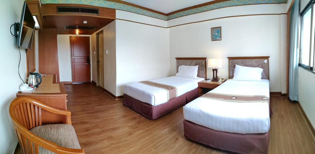 Grand Park Hotel Nakhon Si Thammarat Extérieur photo