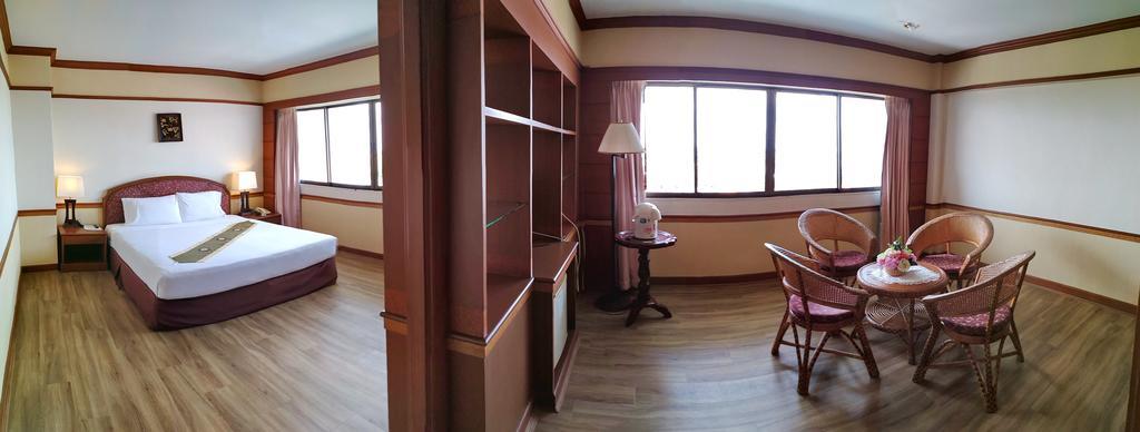 Grand Park Hotel Nakhon Si Thammarat Extérieur photo