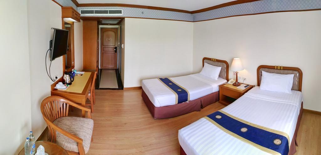 Grand Park Hotel Nakhon Si Thammarat Extérieur photo