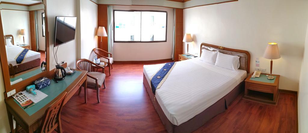 Grand Park Hotel Nakhon Si Thammarat Extérieur photo