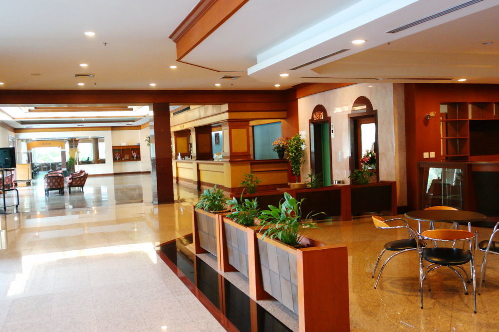 Grand Park Hotel Nakhon Si Thammarat Extérieur photo