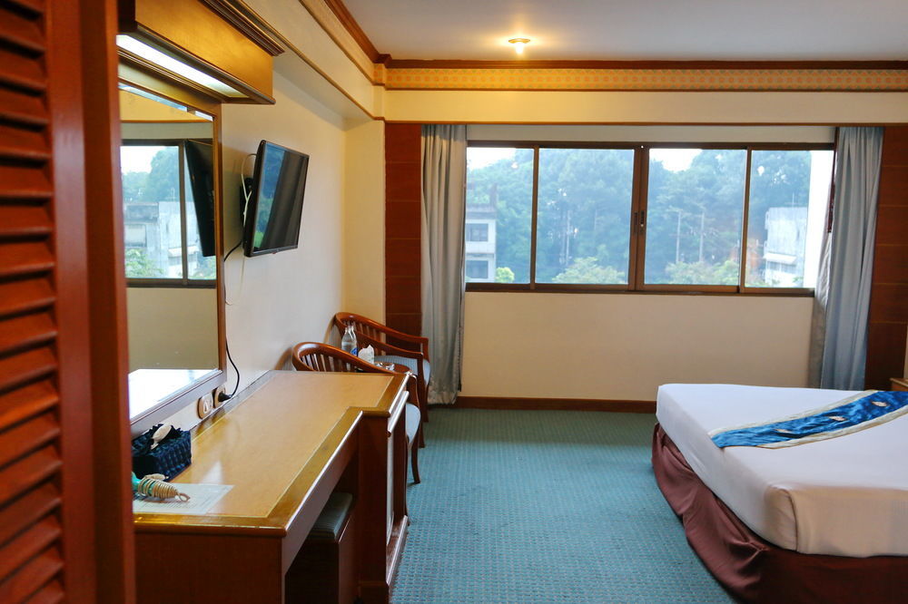 Grand Park Hotel Nakhon Si Thammarat Extérieur photo