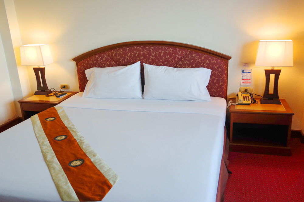 Grand Park Hotel Nakhon Si Thammarat Extérieur photo