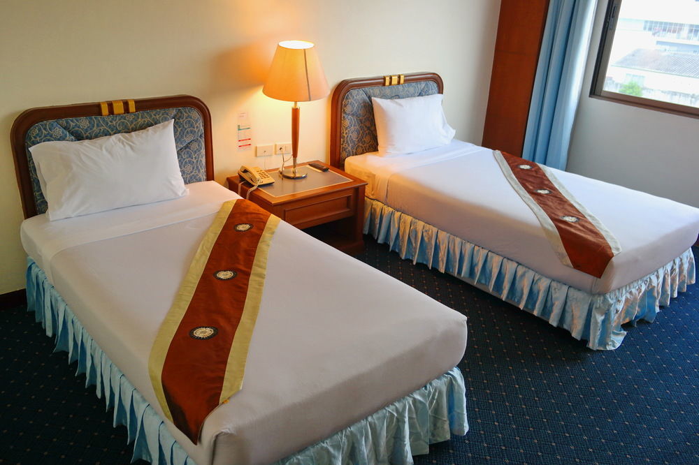 Grand Park Hotel Nakhon Si Thammarat Extérieur photo