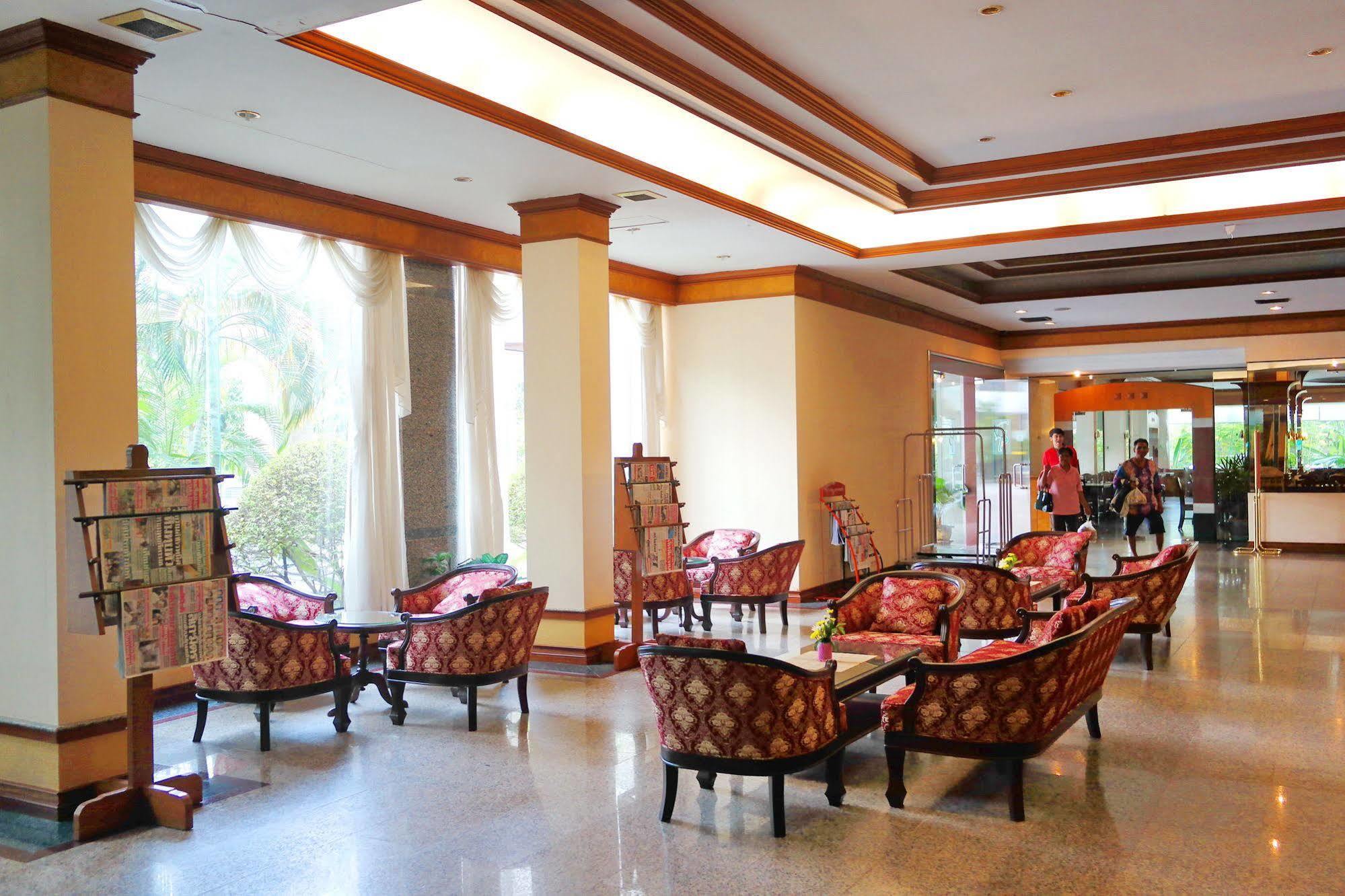 Grand Park Hotel Nakhon Si Thammarat Extérieur photo