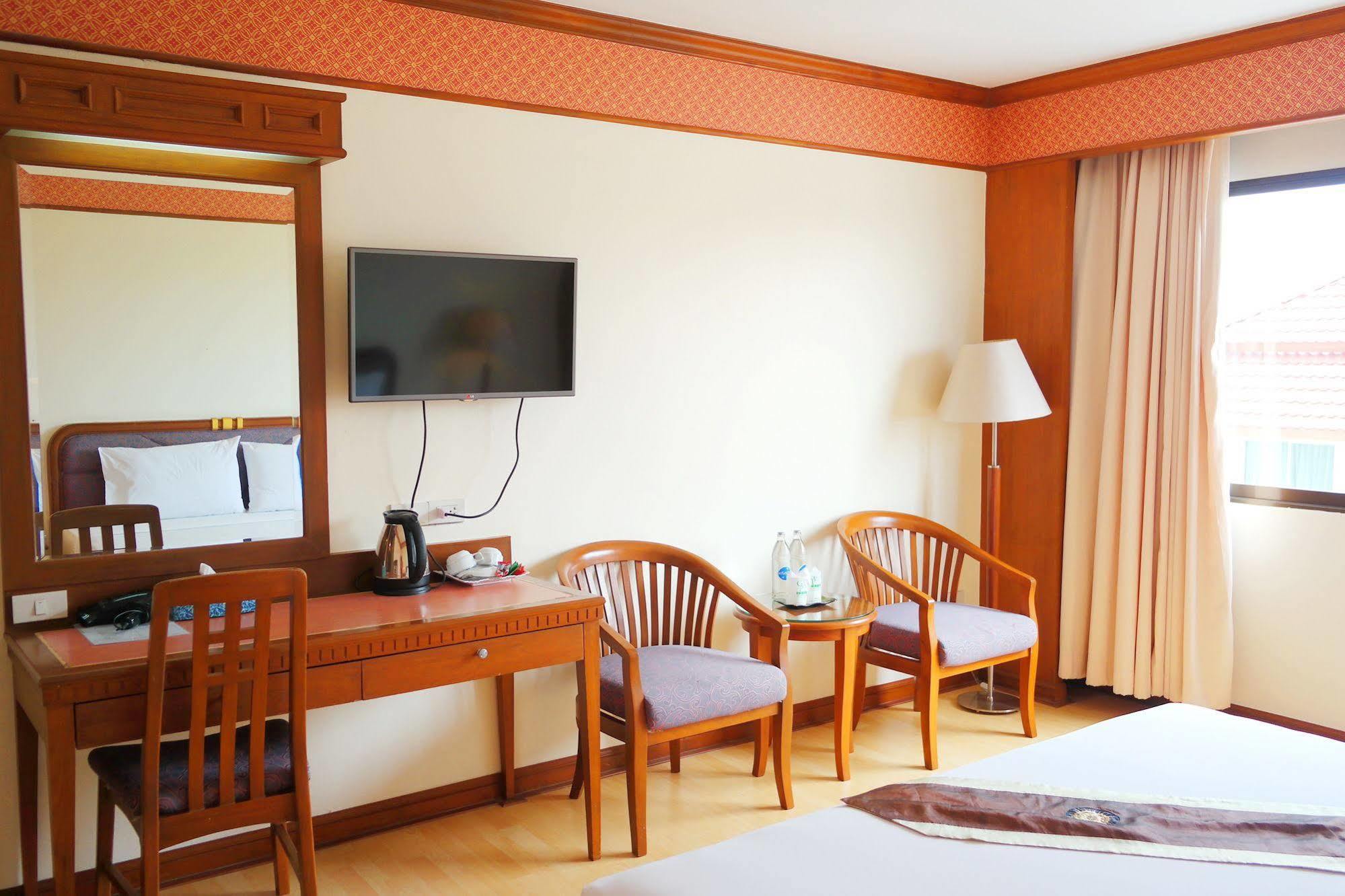 Grand Park Hotel Nakhon Si Thammarat Extérieur photo