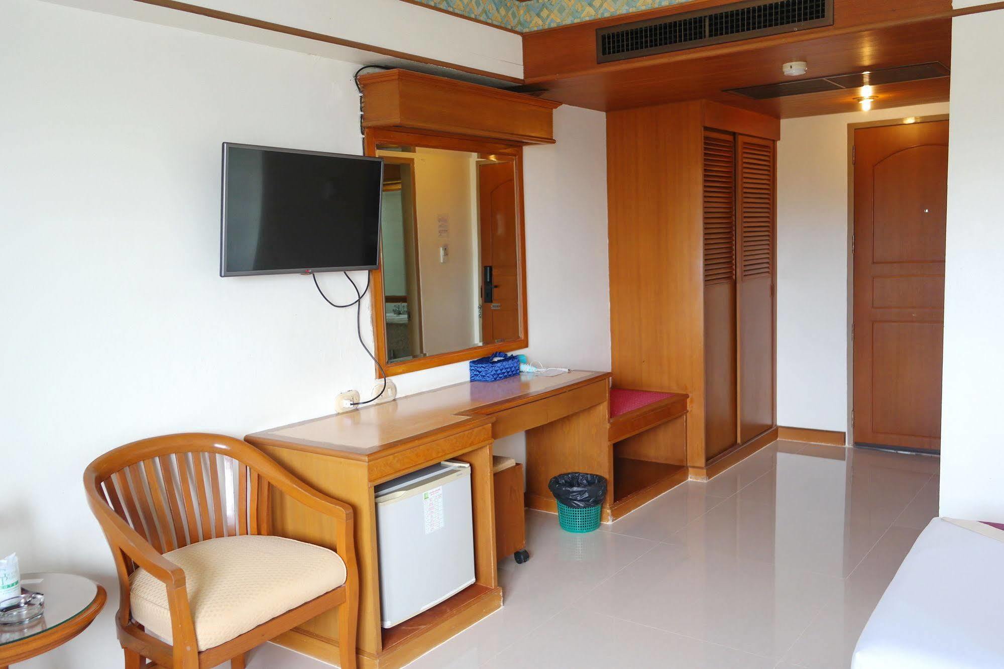 Grand Park Hotel Nakhon Si Thammarat Extérieur photo