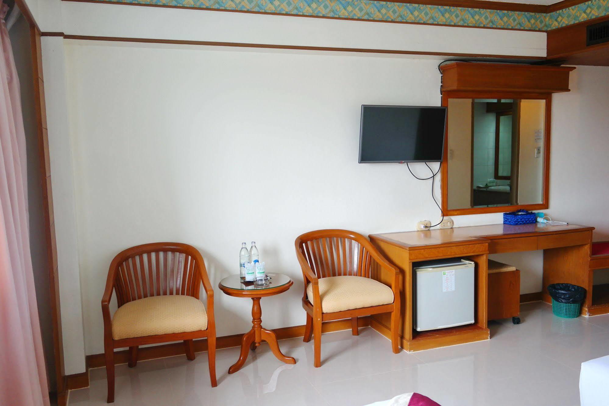 Grand Park Hotel Nakhon Si Thammarat Extérieur photo