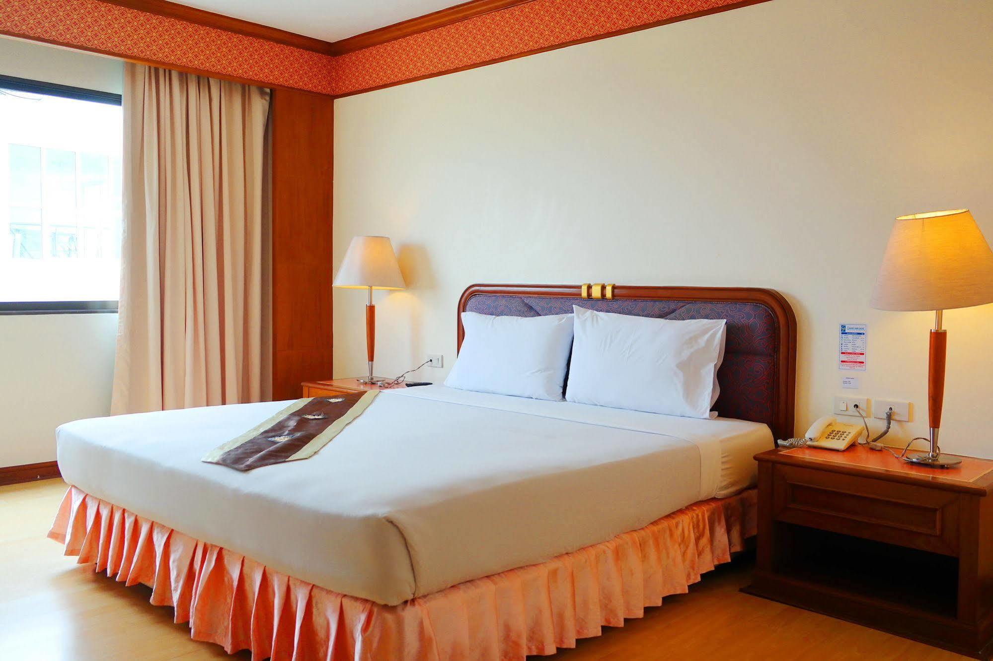 Grand Park Hotel Nakhon Si Thammarat Extérieur photo