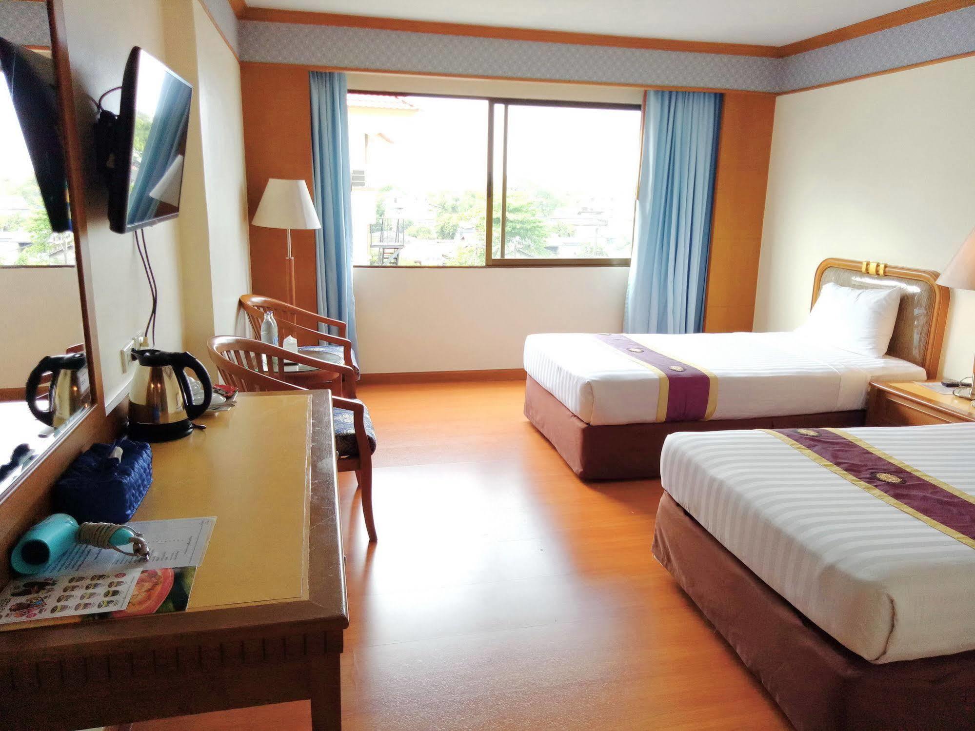 Grand Park Hotel Nakhon Si Thammarat Extérieur photo