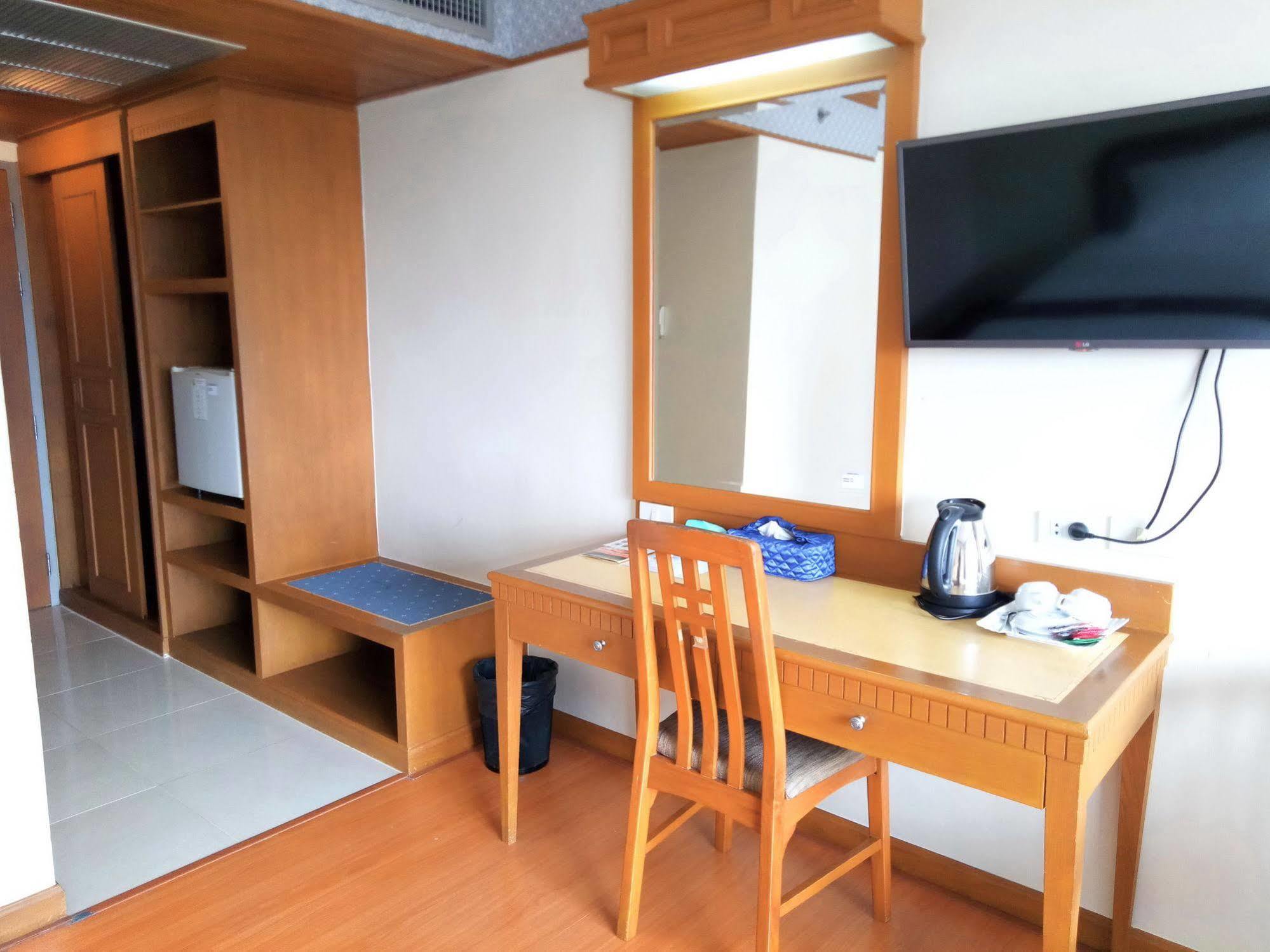 Grand Park Hotel Nakhon Si Thammarat Extérieur photo
