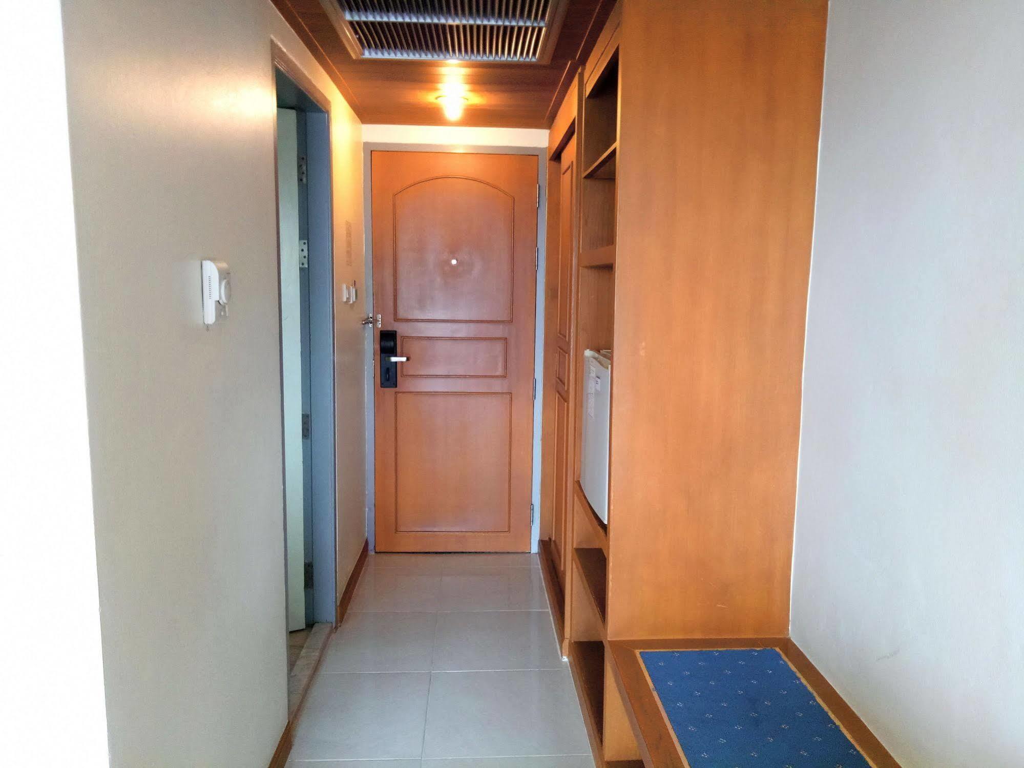 Grand Park Hotel Nakhon Si Thammarat Extérieur photo