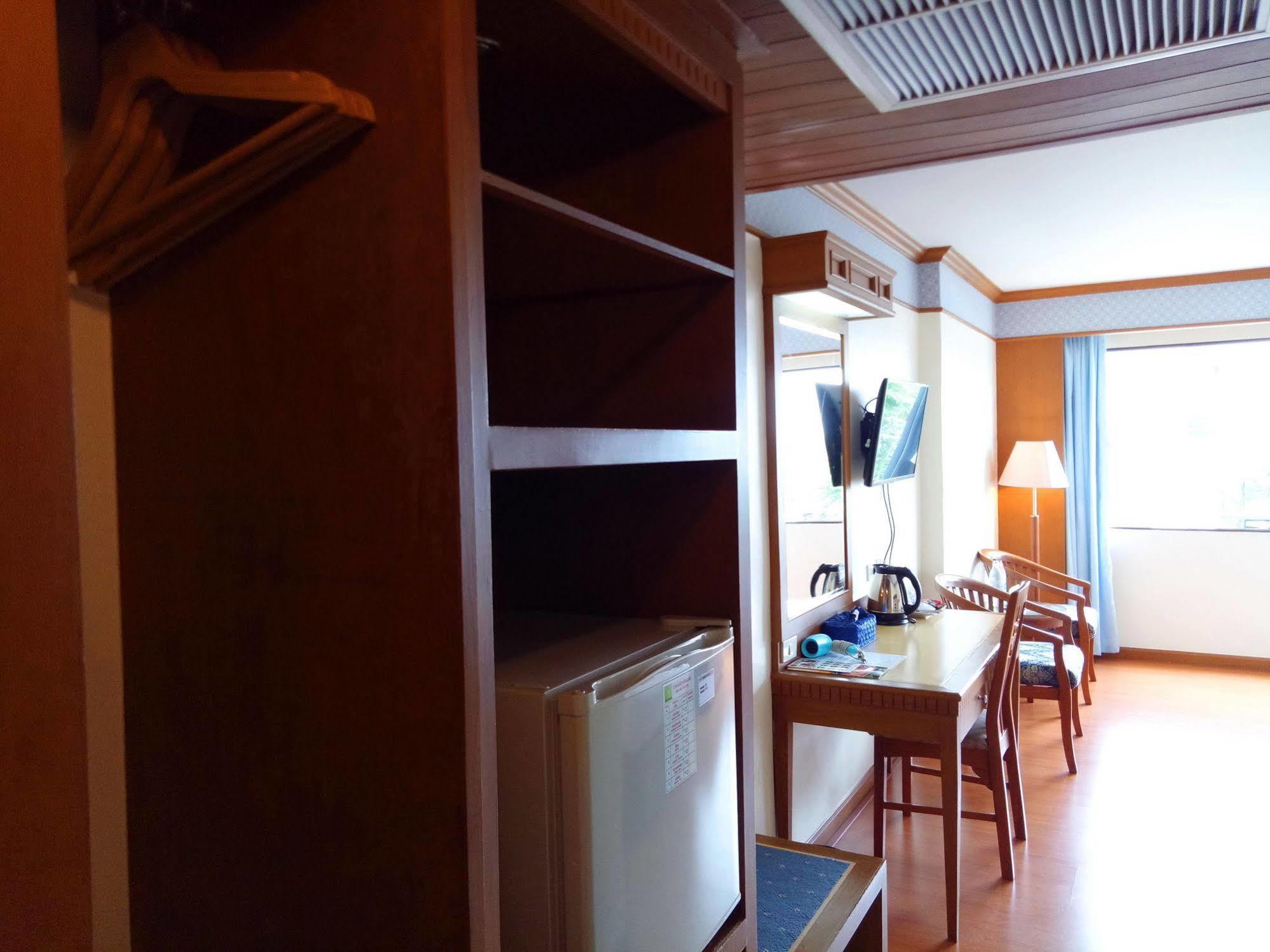 Grand Park Hotel Nakhon Si Thammarat Extérieur photo