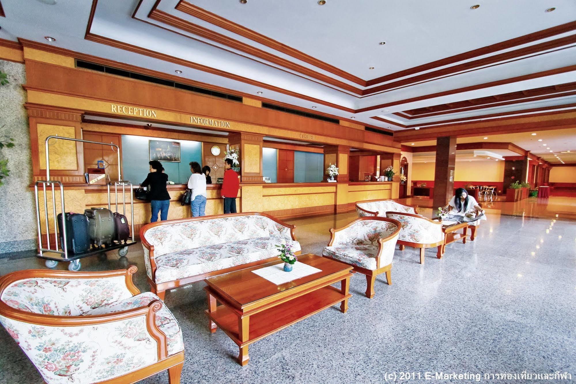 Grand Park Hotel Nakhon Si Thammarat Extérieur photo